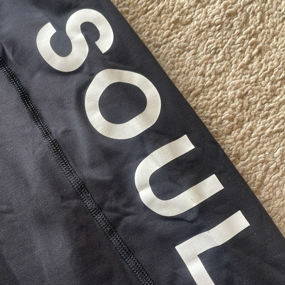 Lululemon Soul Cycle Cropped Leggings Women’s 8 Black Graphic Cycling Pants - Picture 4 of 12
